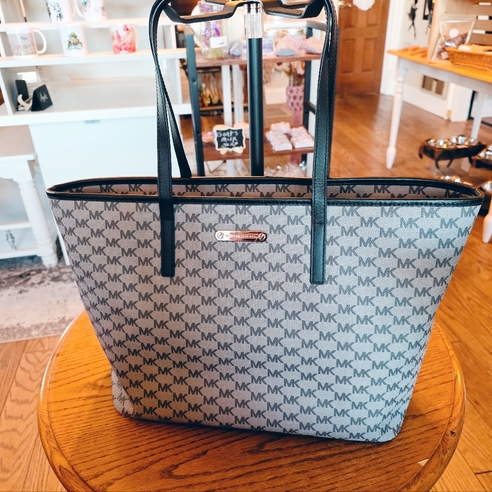Michael Kors Emry Large Top-Zip Tote Black Grey Signature Canvas